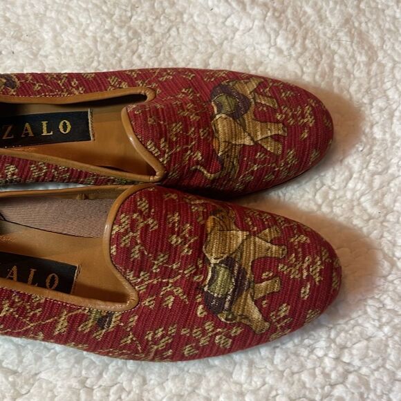 Zalo needlepoint elephant  slip ons size 6.5 M - Picture 2 of 9